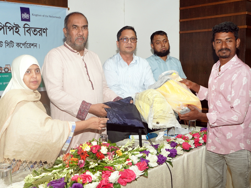সিলেটে পয়ঃবর্জ্য কর্মীদের স্বাস্থ্য-সুরক্ষা প্রশিক্ষণ ও পিপিই বিতরণ