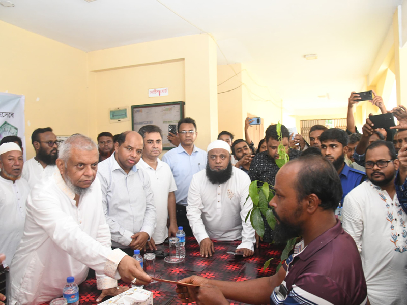 ক্ষতিগ্রস্ত কৃষকদের সরকারের পক্ষ থেকে প্রয়োজনীয় সব সহায়তা দেওয়া হবে: শ্রমমন্ত্রী