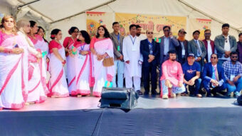 রিপাবলিকে বর্ণাঢ্য বৈশাখী মেলা স্বরলিপি সাংস্কৃতিক শিল্পগোষ্ঠী  প্যারিসের আয়োজনে বাংলা  সংস্কৃতির প্রাণবন্ত উৎসব মো.জুনেদ আহমদ, ফ্রান্স: ফ্রান্সের রাজধানী প্যারিসের ঐতিহাসিক রিপাবলিক চত্বরে স্বরলিপি সাংস্কৃতিক শিল্পগোষ্ঠী প্যারিসের উদ্যোগে অনুষ্ঠিত হচ্ছে বর্ণাঢ্য বৈশাখী মেলা। প্রবাসে বাংলা সংস্কৃতি, ঐতিহ্য ও সম্প্রীতির বন্ধনকে আরও সুদৃঢ় করতে আয়োজিত এই মেলায় বিপুল উৎসাহ-উদ্দীপনার মধ্য দিয়ে অংশ নিচ্ছেন বাংলাদেশি কমিউনিটির সদস্যসহ বিভিন্ন দেশের দর্শনার্থীরা। দিনব্যাপী এ আয়োজনকে ঘিরে উৎসবমুখর পরিবেশের সৃষ্টি হয়েছে পুরো রিপাবলিক এলাকায়। মেলার প্রবেশমুখ থেকেই চোখে পড়ে বাংলা নববর্ষের ঐতিহ্যবাহী সাজসজ্জা, রঙিন ব্যানার, আলপনা ও বাঙালি সংস্কৃতির নানা অনুষঙ্গ। শিশু-কিশোর থেকে শুরু করে সব বয়সী মানুষের উপস্থিতিতে মুখর হয়ে উঠেছে উৎসব প্রাঙ্গণ। মেলায় রয়েছে দেশীয় খাবারের বাহারি স্টল, হস্তশিল্প, পোশাক, অলংকার ও সাংস্কৃতিক ঐতিহ্যের বিভিন্ন প্রদর্শনী। দর্শনার্থীরা উপভোগ করছেন পান্তা-ইলিশ, ভর্তা, পিঠাপুলি এবং বাংলাদেশের জনপ্রিয় নানা মুখরোচক খাবার। আয়োজনের অন্যতম আকর্ষণ সাংস্কৃতিক অনুষ্ঠানমালায় অংশ নিচ্ছেন প্রবাসী শিল্পীরা। বাংলা গান, নৃত্য, আবৃত্তি ও লোকসংগীত পরিবেশনার মাধ্যমে তুলে ধরা হচ্ছে বাঙালির হাজার বছরের সাংস্কৃতিক ঐতিহ্য। অনুষ্ঠানজুড়ে দর্শকদের স্বতঃস্ফূর্ত অংশগ্রহণ উৎসবকে দিয়েছে নতুন মাত্রা। আয়োজকরা জানান, প্রবাসে বেড়ে ওঠা নতুন প্রজন্মের কাছে বাংলা সংস্কৃতি ও ঐতিহ্যকে পরিচিত করে তোলার পাশাপাশি ভিন্ন সংস্কৃতির মানুষের কাছে বাংলাদেশের সমৃদ্ধ সাংস্কৃতিক পরিচয় তুলে ধরাই এ আয়োজনের মূল লক্ষ্য। তারা বলেন, বৈশাখী মেলা শুধু একটি উৎসব নয়, এটি প্রবাসী বাংলাদেশিদের মিলনমেলা এবং শিকড়ের সঙ্গে আত্মিক বন্ধনকে আরও দৃঢ় করার একটি অনন্য আয়োজন। স্বরলিপি সাংস্কৃতিক শিল্পগোষ্ঠী প্যারিসের এ উদ্যোগে স্থানীয় কমিউনিটির নেতৃবৃন্দ, সামাজিক ও সাংস্কৃতিক সংগঠনের প্রতিনিধিসহ বিপুলসংখ্যক প্রবাসী বাংলাদেশি অংশ নিয়েছেন। উৎসবমুখর পরিবেশ, বাঙালিয়ানা ও সাংস্কৃতিক বৈচিত্র্যের সমন্বয়ে রিপাবলিকের বৈশাখী মেলা পরিণত হয়েছে প্রবাসে এক টুকরো বাংলাদেশের প্রাণের উৎসবে। নতুন প্রজন্মের মাঝে বাংলা সংস্কৃতির চর্চা ও সম্প্রসারণে এ ধরনের আয়োজন গুরুত্বপূর্ণ ভূমিকা রাখবে বলে মনে করছেন সংশ্লিষ্টরা।