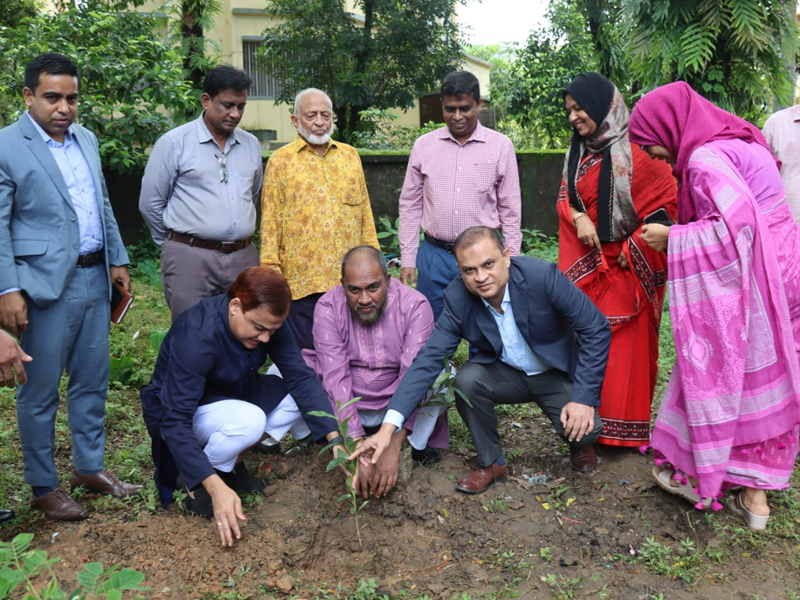 শিক্ষা পদক প্রদান অনুষ্ঠানে সিসিক প্রশাসক পরিবেশ বিপর্যয় রোধে বেশি বেশি গাছ লাগাতে হবে