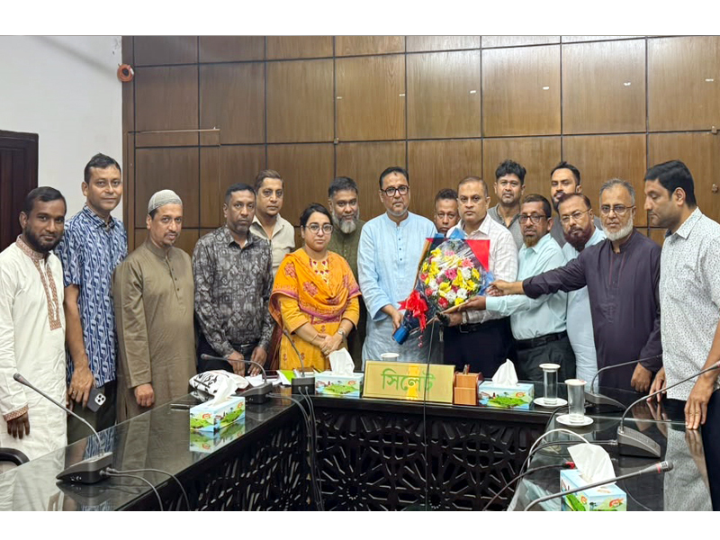 জেলা প্রশাসকের সাথে দোকান মালিক সমিতি জেলা শাখার সাক্ষাৎ ও মতবিনিময়