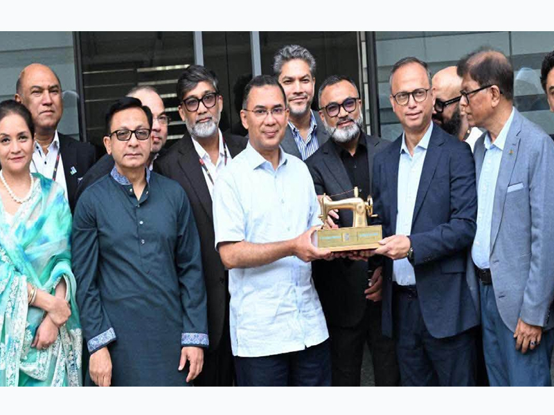 পোশাক শিল্পের বিকাশে প্রতিবন্ধকতা দ্রুত দূর করার নির্দেশনা প্রধানমন্ত্রীর