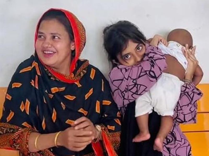 ১৩ বছরের মায়ের কোলে ৭ মাসের সন্তান  শিশুসন্তান ফিরে পেতে আদালতের দ্বারস্থ কিশোরী