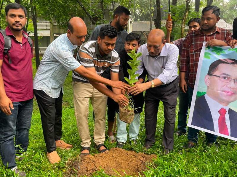 সবুজ বাংলাদেশ গড়ার প্রত্যয়ে এমসি কলেজ ছাত্রদলের বৃক্ষরোপণ কর্মসূচি