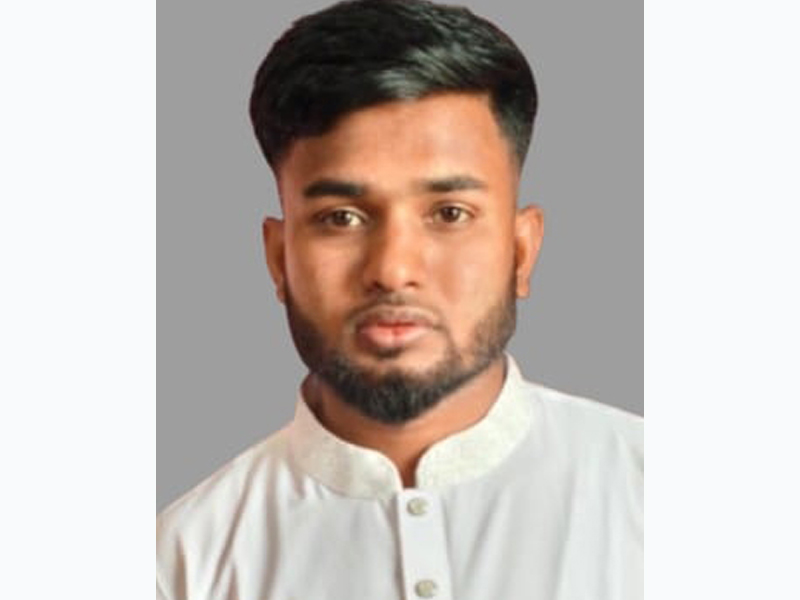 প্রকাশিত সংবাদের প্রতিবাদ জানিয়েছেন কামরান
