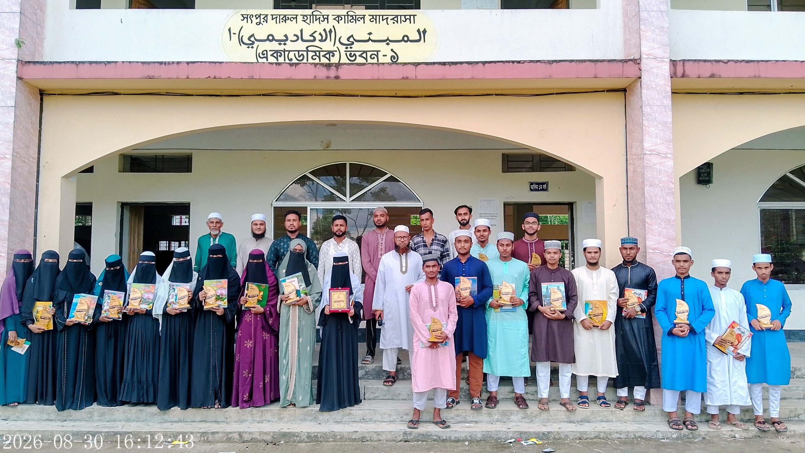 বিশ্বনাথের সৎপুর কামিল মাদ্রাসায় সোনাপুর গ্রুপের দাখিল উত্তীর্ণ শিক্ষার্থীদের সংবর্ধনা প্রদান