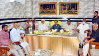 অসুস্থ ব্যবসায়ী নেতা দিলওয়ার হোসেনকে দেখতে গেলেন বাণিজ্য মন্ত্রী খন্দকার আব্দুল মুক্তাদির