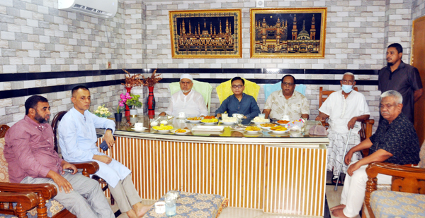 অসুস্থ ব্যবসায়ী নেতা দিলওয়ার হোসেনকে দেখতে গেলেন বাণিজ্য মন্ত্রী খন্দকার আব্দুল মুক্তাদির