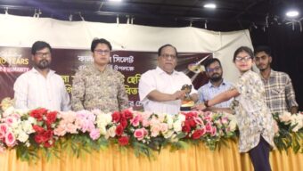 সিলেট হেরিটেজ আর্ট প্রতিযোগিতার পুরস্কার বিতরণকালে আবুল কাহের চৌধুরী শামীম “নতুন প্রজন্মকে সিলেটের ইতিহাস ও ঐতিহ্য ধারণ করে এগিয়ে যেতে হবে”