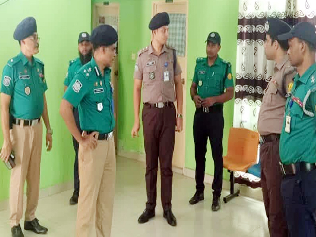 এসএমপি পুলিশ কমিশনারের কোতোয়ালী মডেল থানার এসি অফিস ও ভিকটিম সাপোর্ট সেন্টার পরিদর্শন