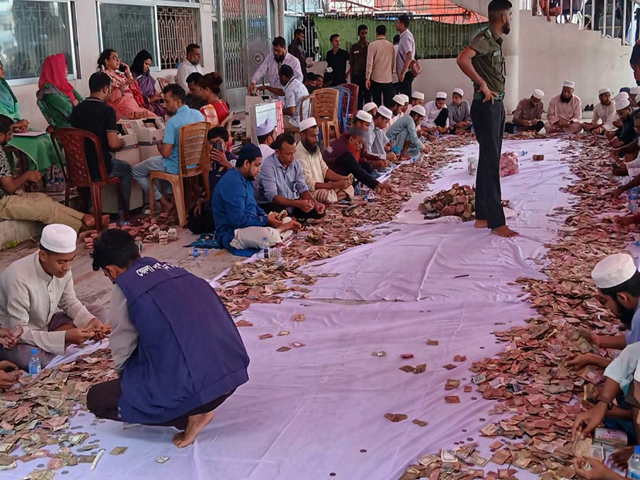 এবার শাহজালাল মাজারের দানবাক্সে মিলল ৭০ লাখ টাকা