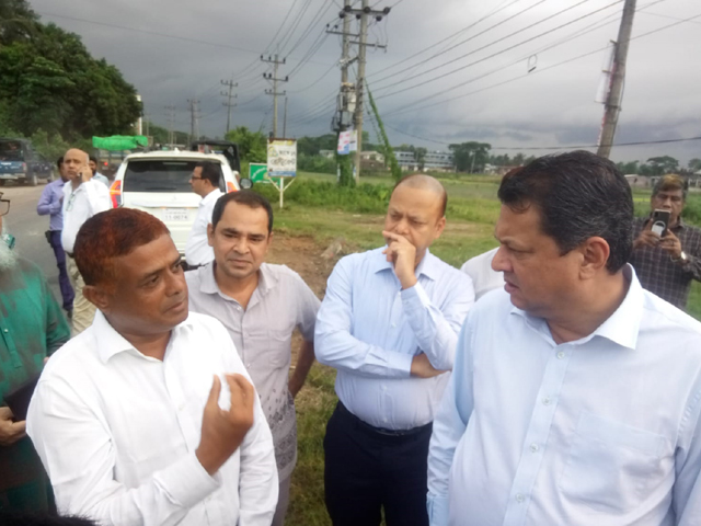 সিলেট-তামাবিল বাইপাসে আবাসন প্রকল্পের স্থান পরিদর্শনে গৃহায়ন ও গণপূর্তমন্ত্রী