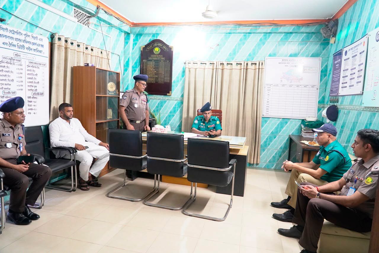 এসএমপি কমিশনার কর্তৃক জালালাবাদ থানা ও শিবেরবাজার পুলিশ ফাঁড়ি পরিদর্শন