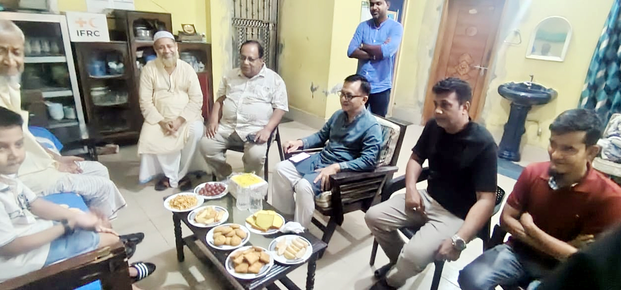 অসুস্থ বিএনপি নেতা হাজী ফারুক আহমেদকে দেখতে বাসভবনে বাণিজ্যমন্ত্রী খন্দকার আব্দুল মুক্তাদির