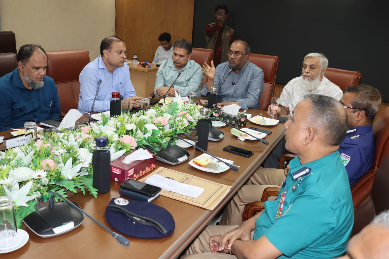 বিভাগীয় কমিশনার ও সিসিক প্রশাসকের উদ্যোগে ফলপ্রসূ বৈঠক
