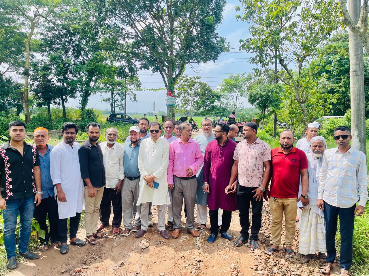 বিশ্বনাথের আতাপুর-আকিলপুর সড়কের উন্নয়ন কাজ পরিদর্শনে বিএনপি নেতৃবৃন্দ