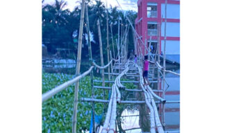 দিরাইয়ে পাঁচ দশকেও হয়নি স্থায়ী সড়ক বাঁশের সাঁকোই পেরুয়া-মধুপুরবাসীর একমাত্র ভরসা