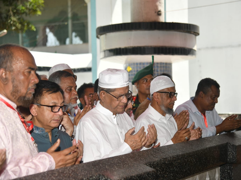 শাহজালাল (রহ.)-এর মাজার জিয়ারত করলেন রাষ্ট্রপতি