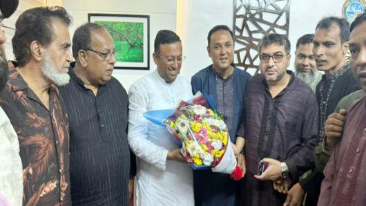 পররাষ্ট্রমন্ত্রী হুমায়ুন কবিরের সাথে সিলেট ব্যবসায়ী নেতৃবৃন্দের সৌজন্য সাক্ষাৎ