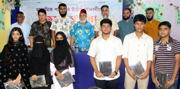 সুরমা বয়েজ ক্লাবের উদ্যোগে এসএসসি পরীক্ষায় উত্তীর্ণ শিক্ষার্থীদের সংবর্ধনা