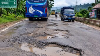 সিলেট-তামাবিল মহাসড়কে দুর্ভোগ চরমে