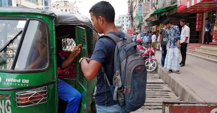 সিএনজি-অটোরিকশার ভাড়া দৌরাত্ম্যে জিম্মি যাত্রীরা