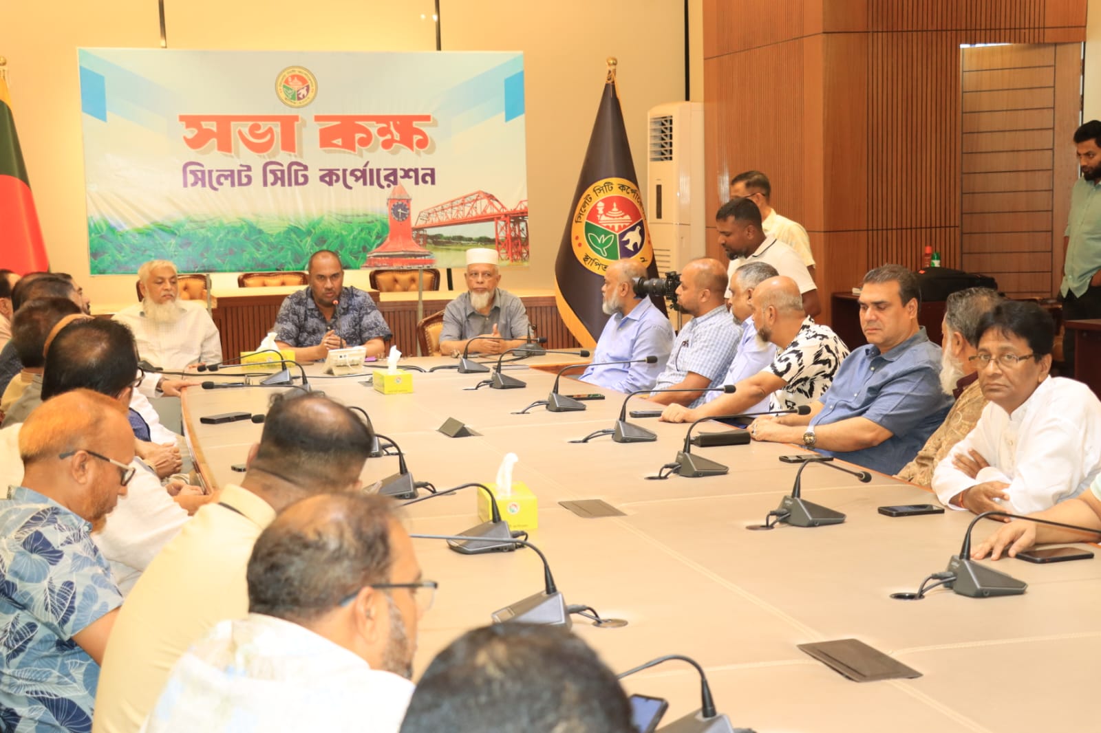 ব্যবসায়ীদের সঙ্গে মতবিনিময় সভায় সিসিক প্রশাসক