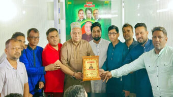 মাসরুর রাসেলকে সংবর্ধনা স্মারক প্রদান ‘সংগ্রাম ও ত্যাগের মাধ্যমেই দলকে সুসংগঠিত করতে হবে’ : অ্যাডভোকেট এমরান চৌধুরী