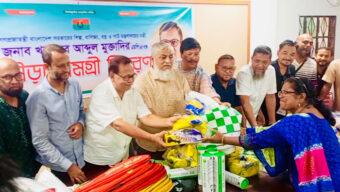 খন্দকার মুক্তাদিরের পক্ষে বিভিন্ন স্কুলে ক্রীড়া সামগ্রী প্রদান