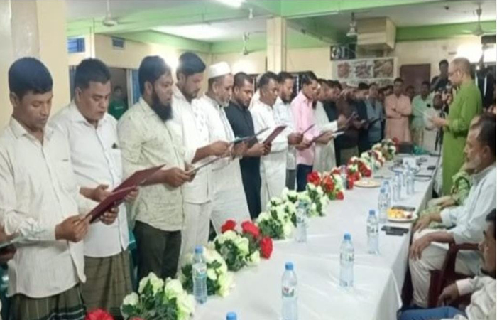 কানাইঘাট ট্রাক, পিকআপ ও কাভার্ডভ্যান মালিক সমিতির নবগঠিত কমিটির শপথ ও পরিচিতি সভা অনুষ্ঠিত