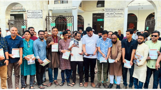 গ্যাস, বিদ্যুৎ সমস্যা সমাধানে পদক্ষেপ সম্বলিত লিফলেট বিতরণ করলো জেলা ও মহানগর যুবদল