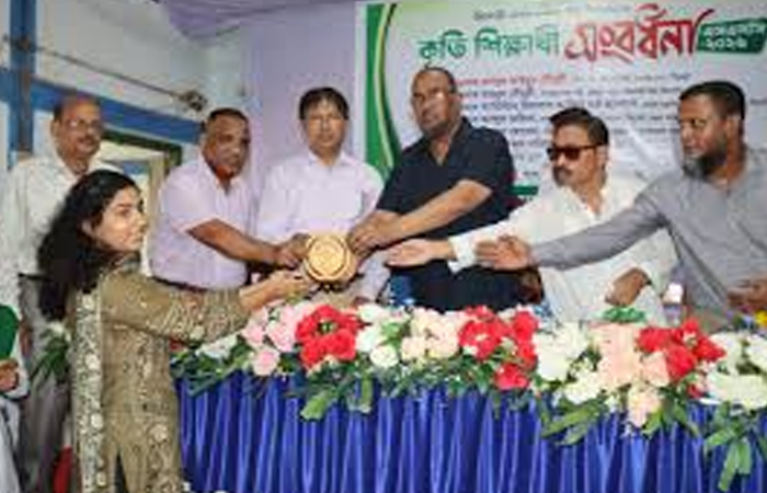 কৃতী শিক্ষার্থী সংবর্ধনা অনুষ্ঠানে সিসিক প্রশাসক পাসের হার নয়, শিক্ষার গুণগত মানে নজর দিতে হবে
