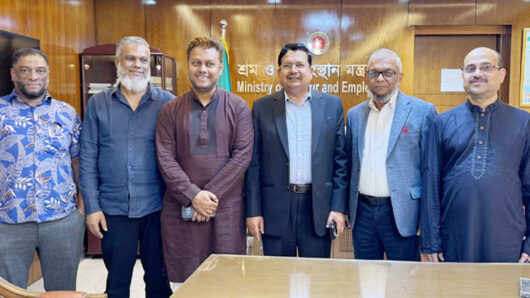 যুক্তরাষ্ট্র সফর শেষে দেশে ফিরে মন্ত্রী আরিফের সাথে সাদেকের সৌজন্য সাক্ষাৎ