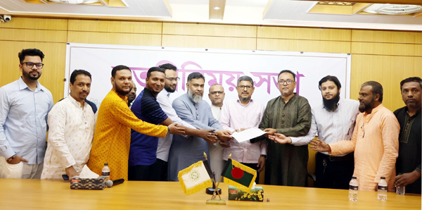 সিলেট চেম্বারের নবনিযুক্ত প্রশাসকের কাছে বাংলাদেশ দোকান মালিক সমিতি সিলেট জেলার স্মারকলিপি প্রদান