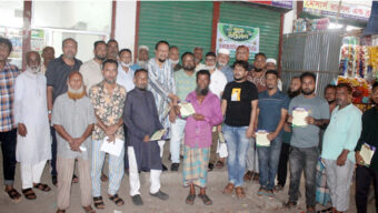 ১৪নং ওয়ার্ডে মাদক, অনলাইন জুয়া ও কিশোর গ্যাং প্রতিরোধে লিফলেট বিতরণ