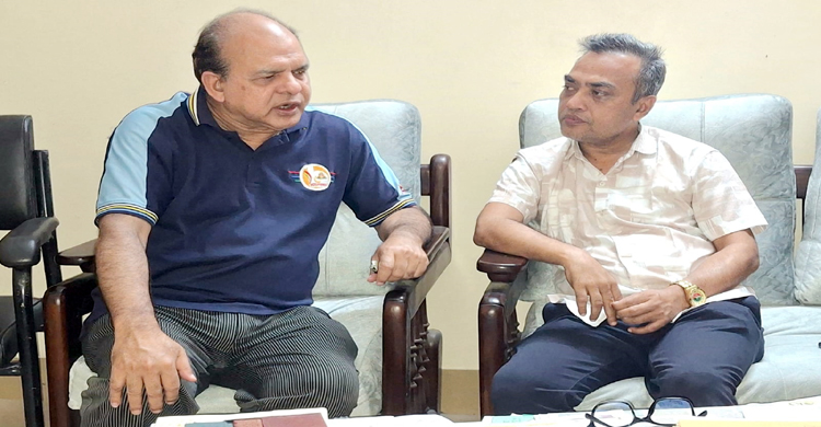 সদ্য সাবেক পিপি অ্যাডভোকেট বদরুল আহমদ চৌধুরীর বাসায় নবনিযুক্ত পিপি অ্যাডভোকেট মোমিনুল ইসলাম মোমিনের সৌজন্য সাক্ষাৎ