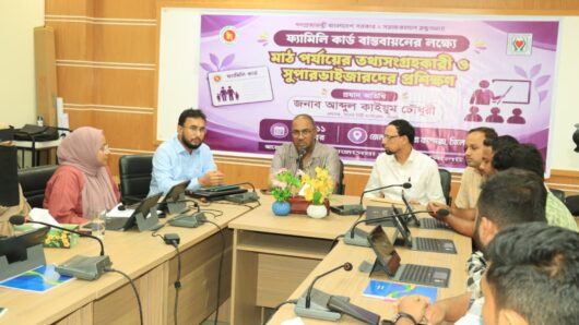 তথ্য সংগ্রহকারী ও সুপারভাইজারদের প্রশিক্ষণ উদ্বোধনকালে সিসিক প্রশাসক উপযুক্ত পরিবারগুলো যেন ফ্যামিলি কার্ড পায়